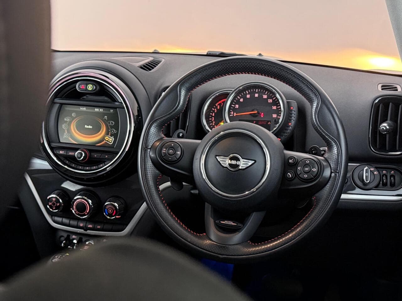 MINI Countryman thumbnail Interior Front