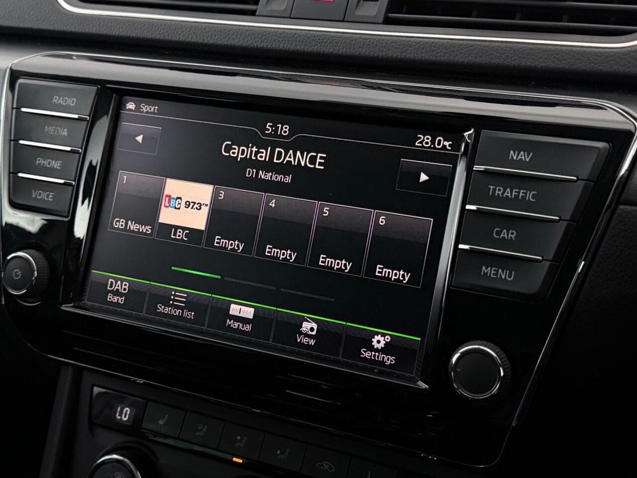 Skoda Superb thumbnail Infotainment System