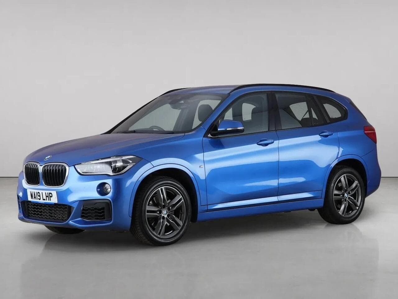 BMW X1 thumbnail Front Left