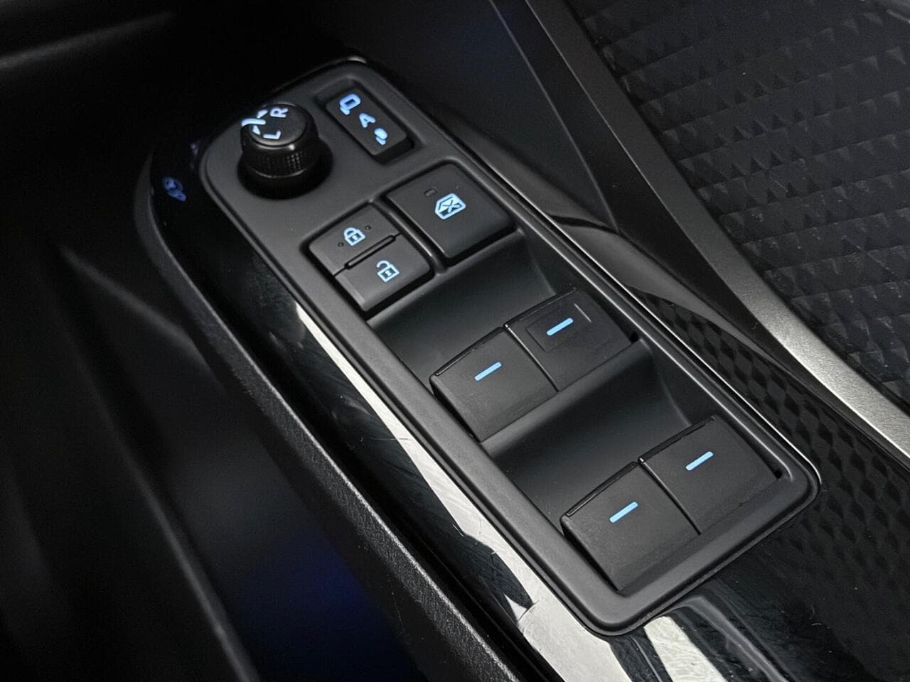 Toyota C-HR thumbnail Misc Controls