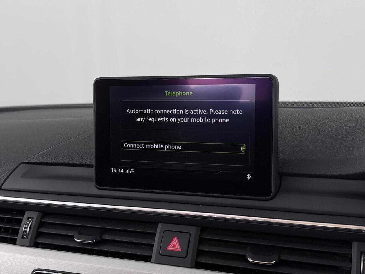 Audi A5 Cabriolet thumbnail Infotainment System
