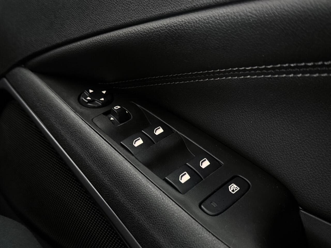 Vauxhall Crossland thumbnail Misc Controls