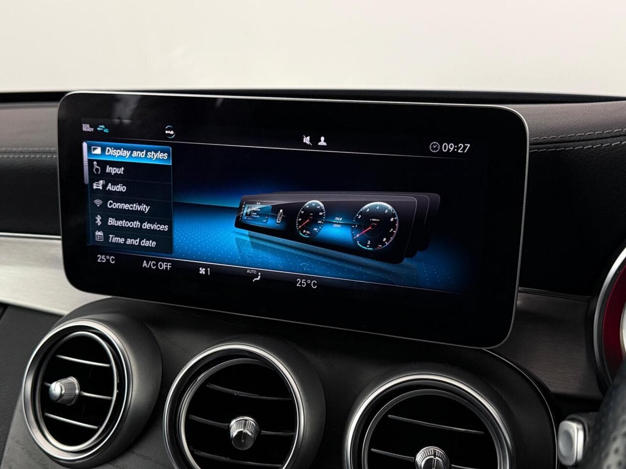 Mercedes-Benz C Class thumbnail Infotainment System