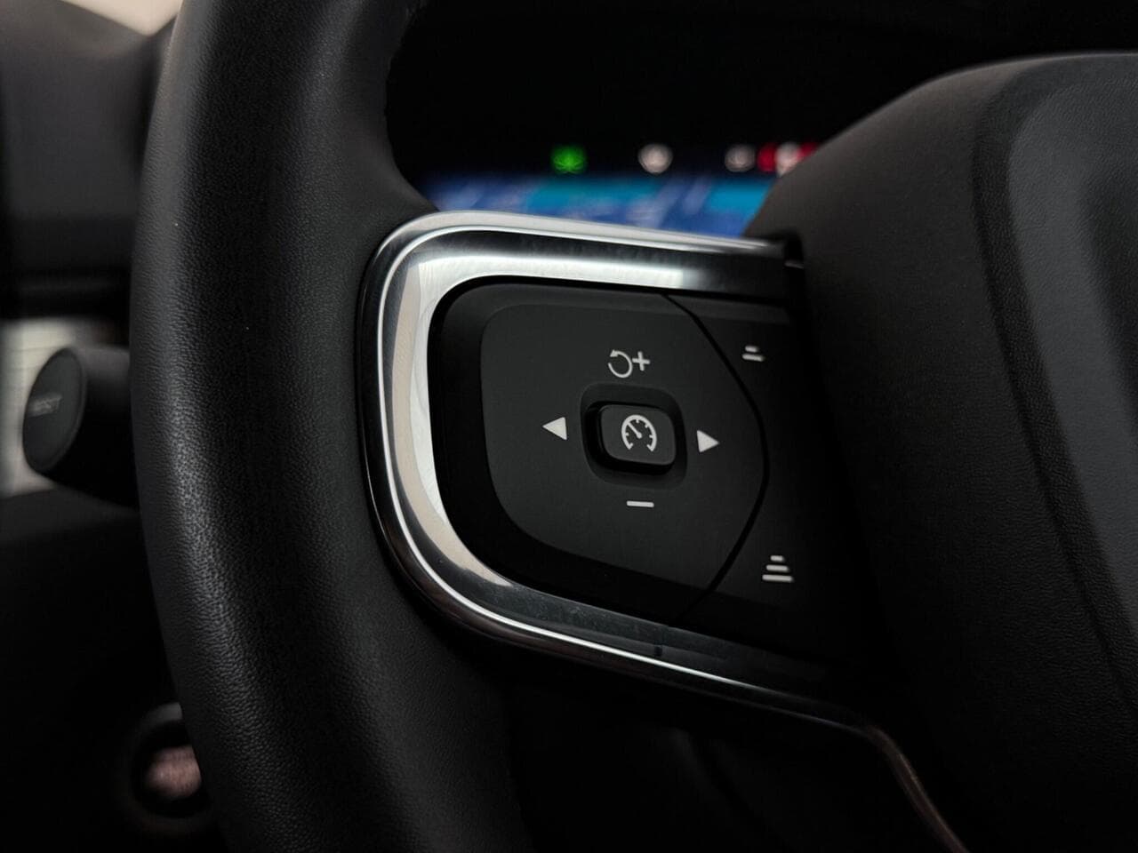 Volvo XC40 thumbnail Misc Controls