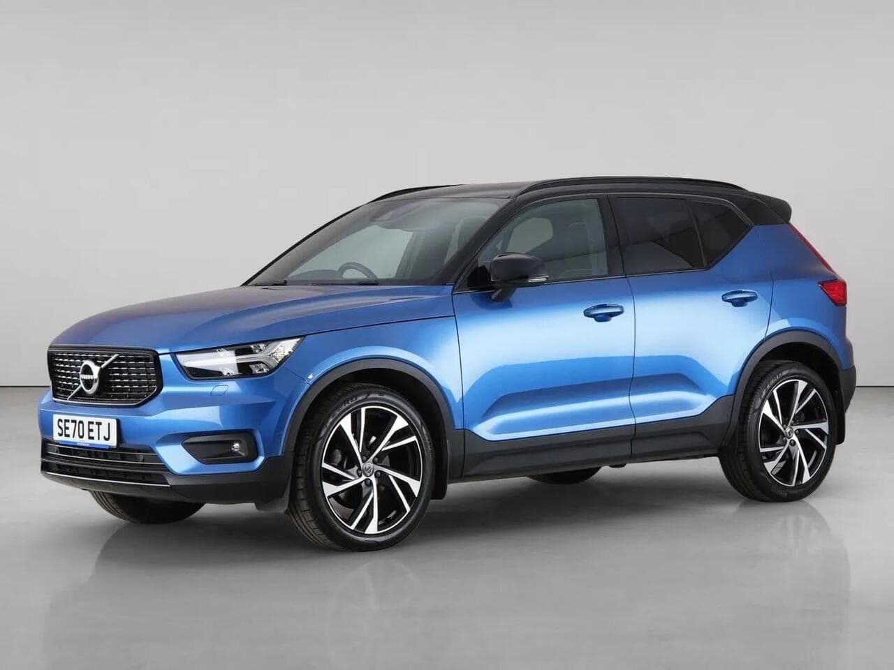 Volvo XC40 thumbnail Front Left