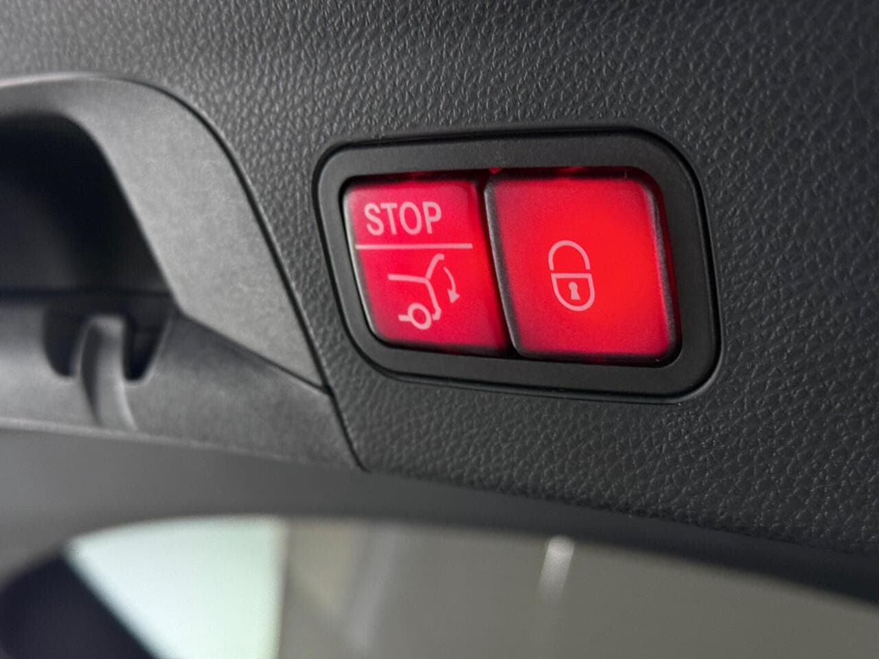 Mercedes-Benz GLC thumbnail Misc Controls