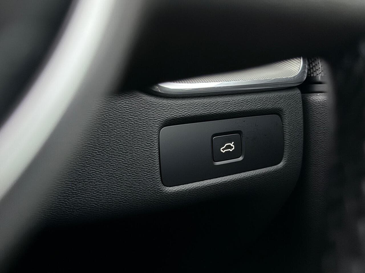 Volvo XC60 thumbnail Misc Controls
