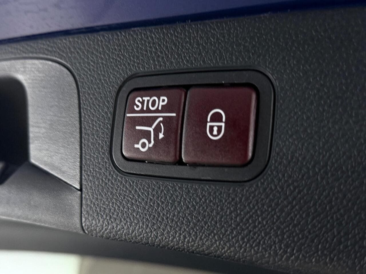 Mercedes-Benz GLC thumbnail Misc Controls