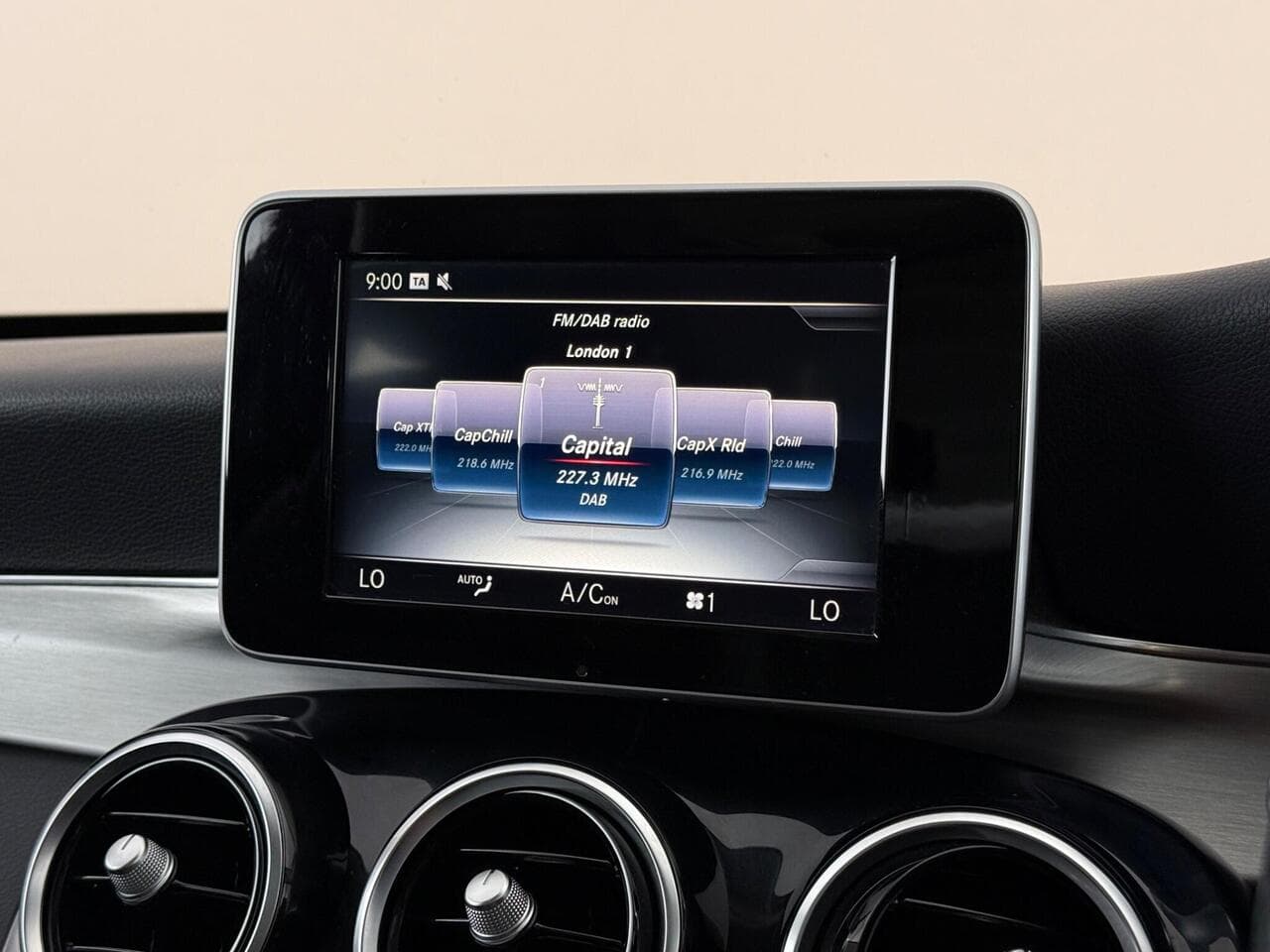 Mercedes-Benz C Class thumbnail Infotainment System