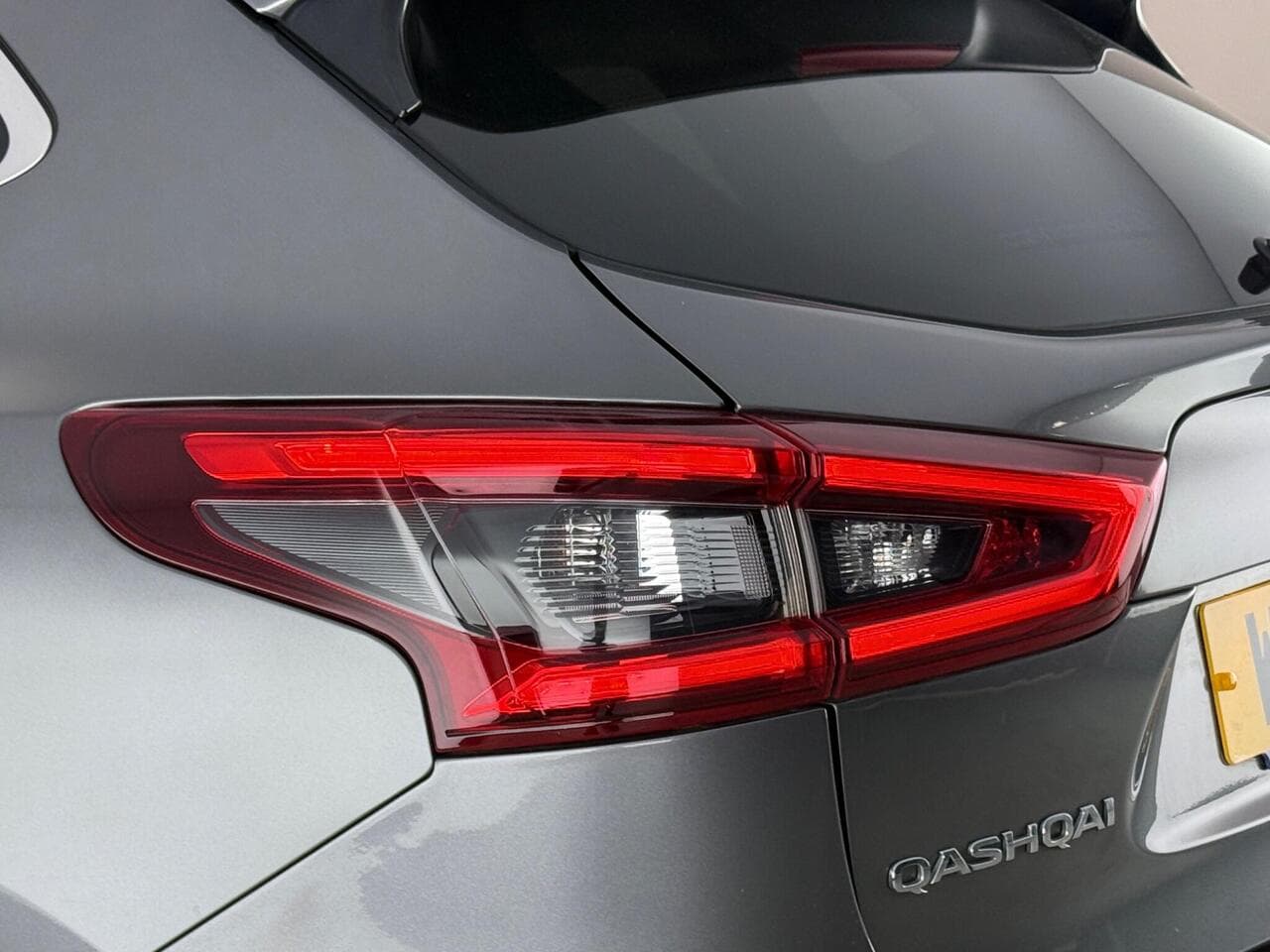 Nissan Qashqai thumbnail Lights Rear