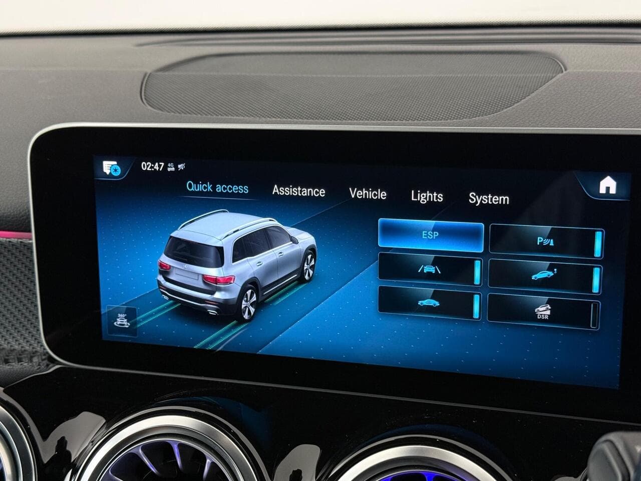 Mercedes-Benz GLB thumbnail Infotainment System