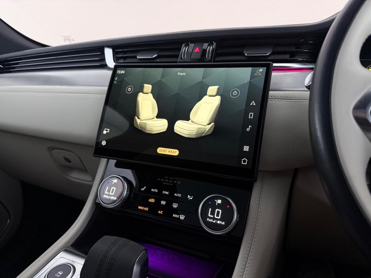 Jaguar F-PACE thumbnail Infotainment System