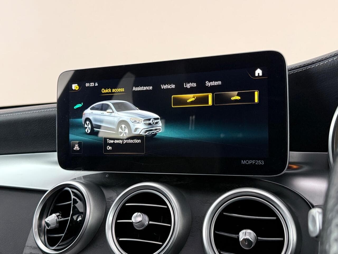 Mercedes-Benz GLC thumbnail Infotainment System