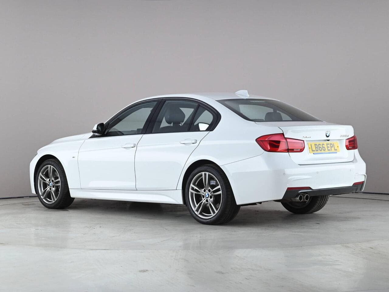 BMW 3 Series thumbnail Rear Left