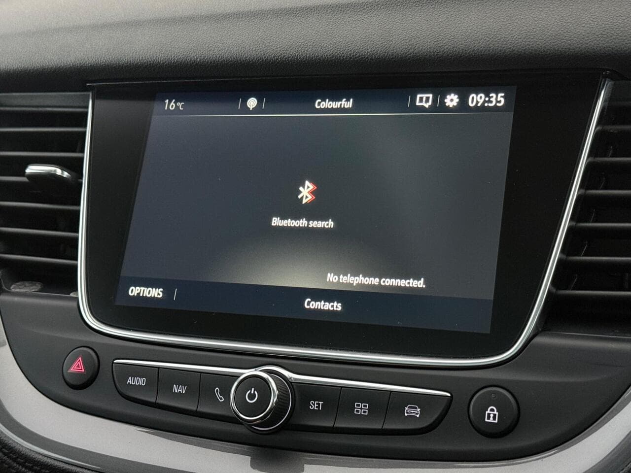 Vauxhall Grandland X thumbnail Infotainment System