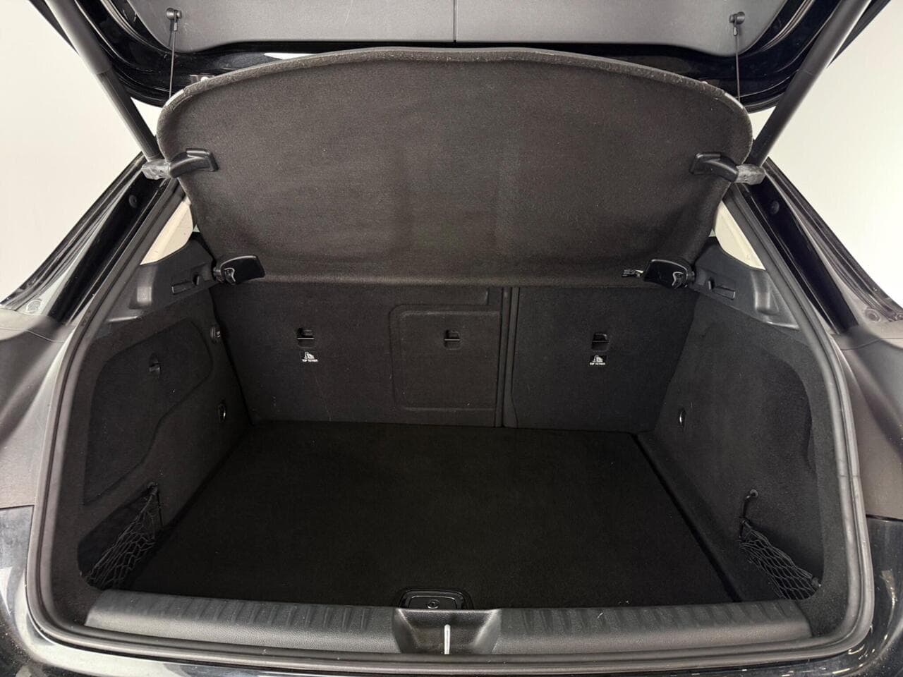 Mercedes-Benz GLA thumbnail Boot