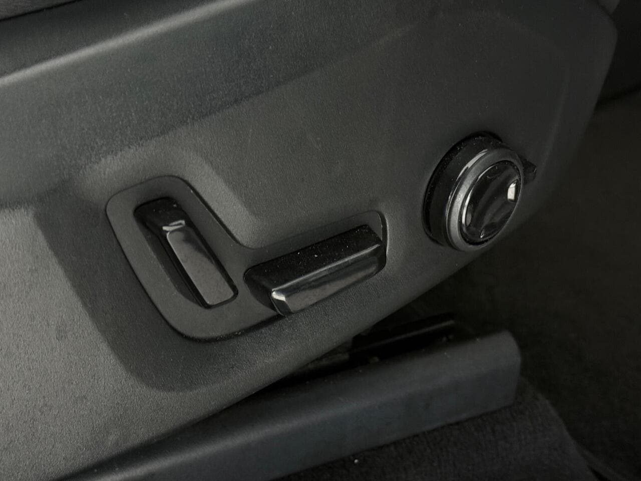 Volvo XC60 thumbnail Misc Controls