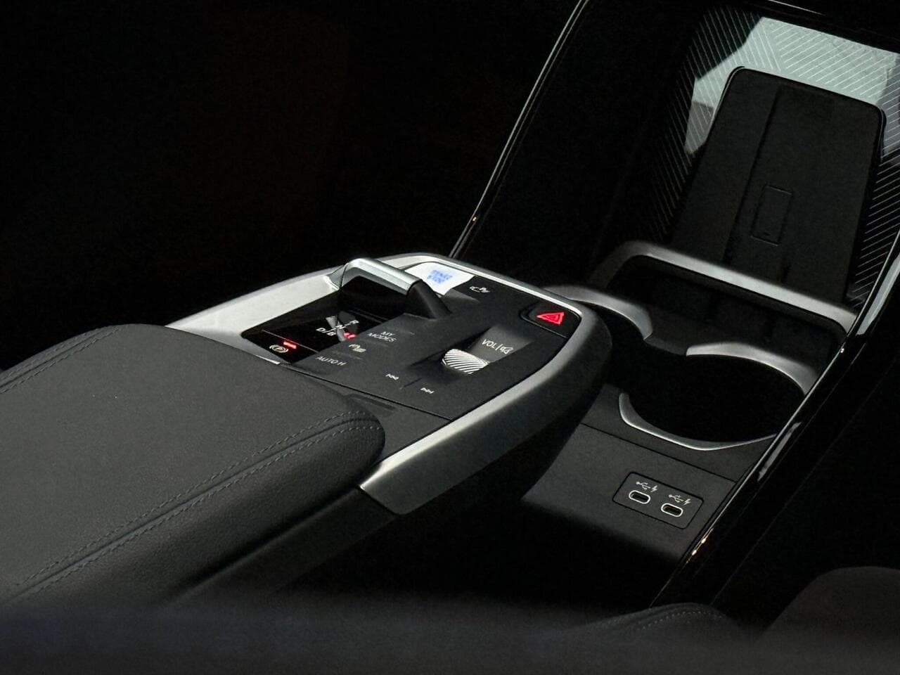 BMW iX1 thumbnail Interior Front