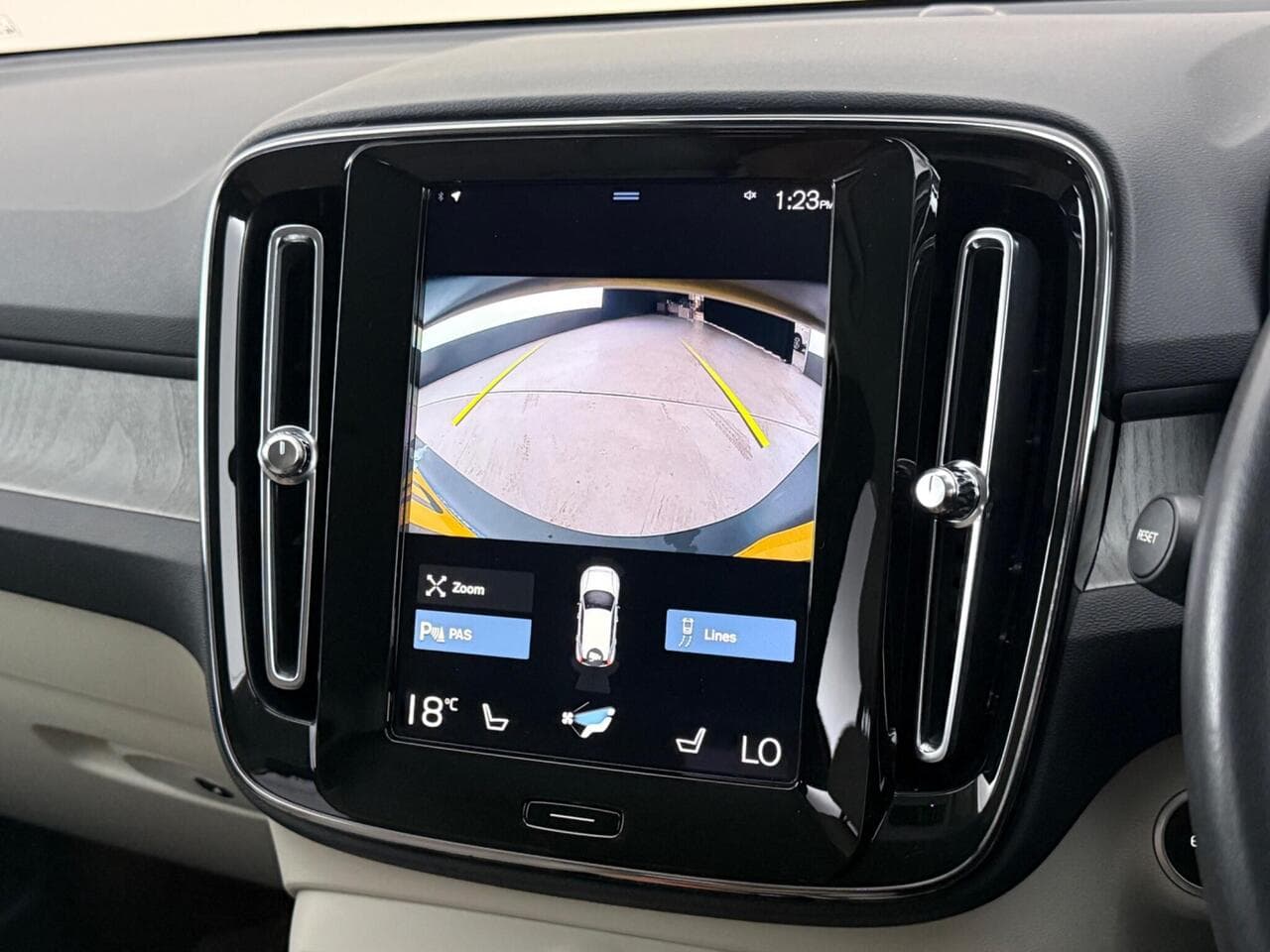 Volvo XC40 thumbnail Infotainment System