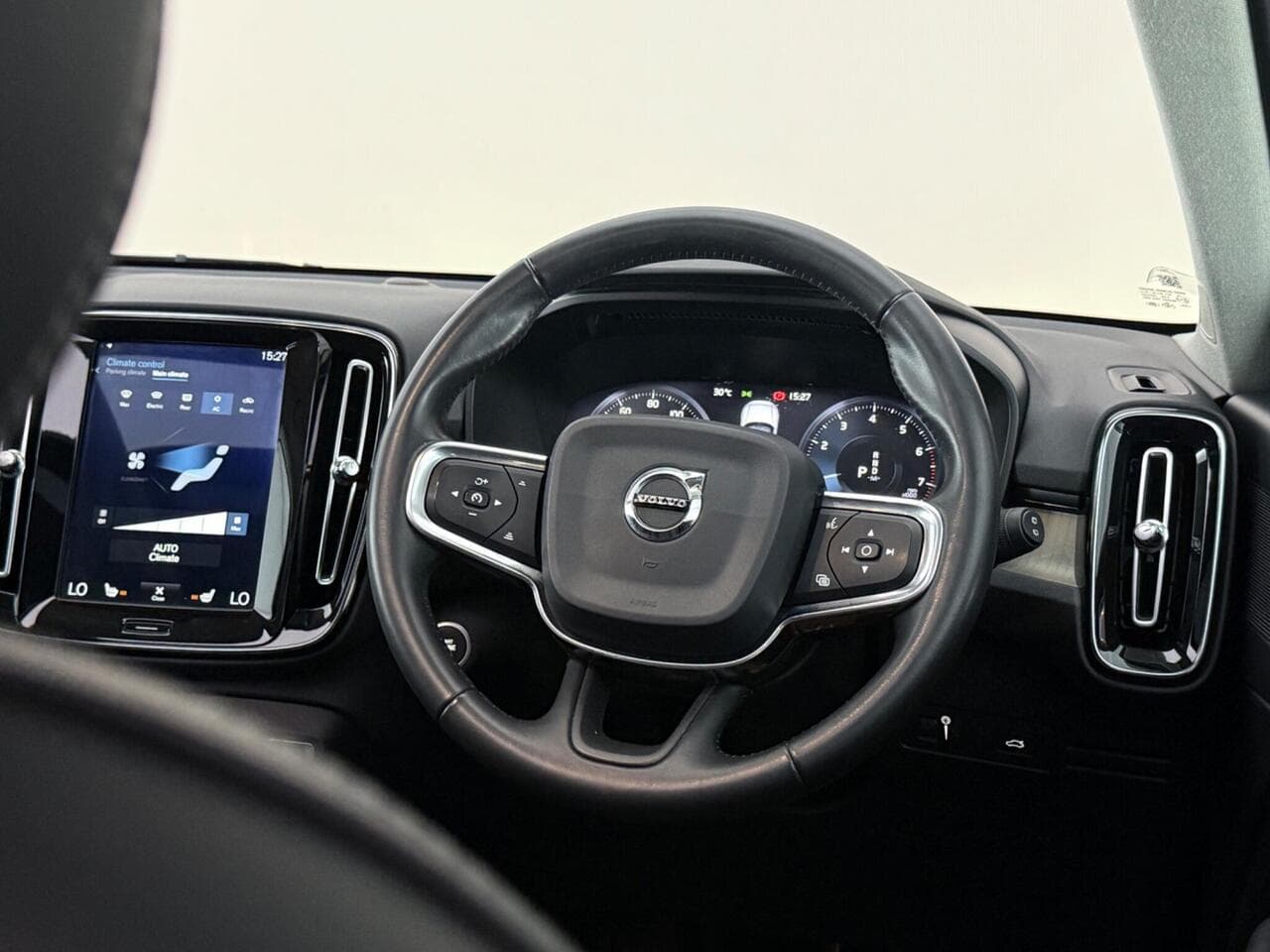 Volvo XC40 thumbnail Steering Wheel