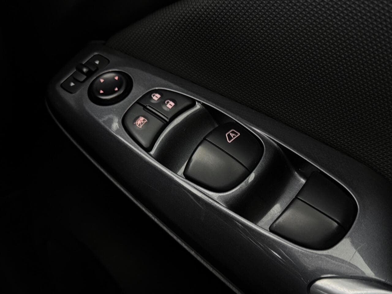 Nissan Juke thumbnail Misc Controls