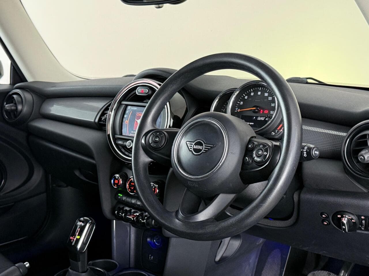 MINI Hatch thumbnail Interior Front
