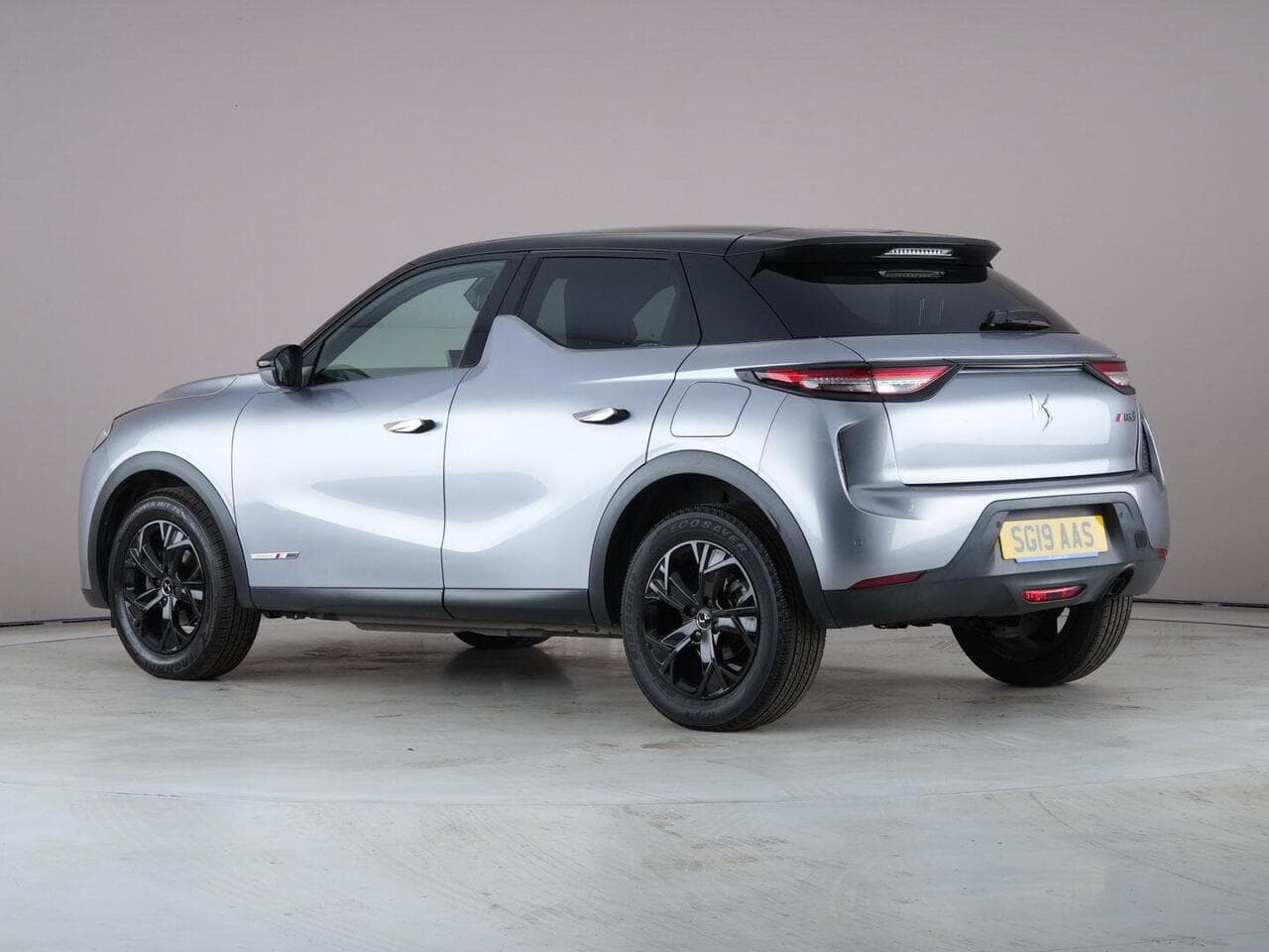 DS AUTOMOBILES DS 3 CROSSBACK thumbnail Side Left