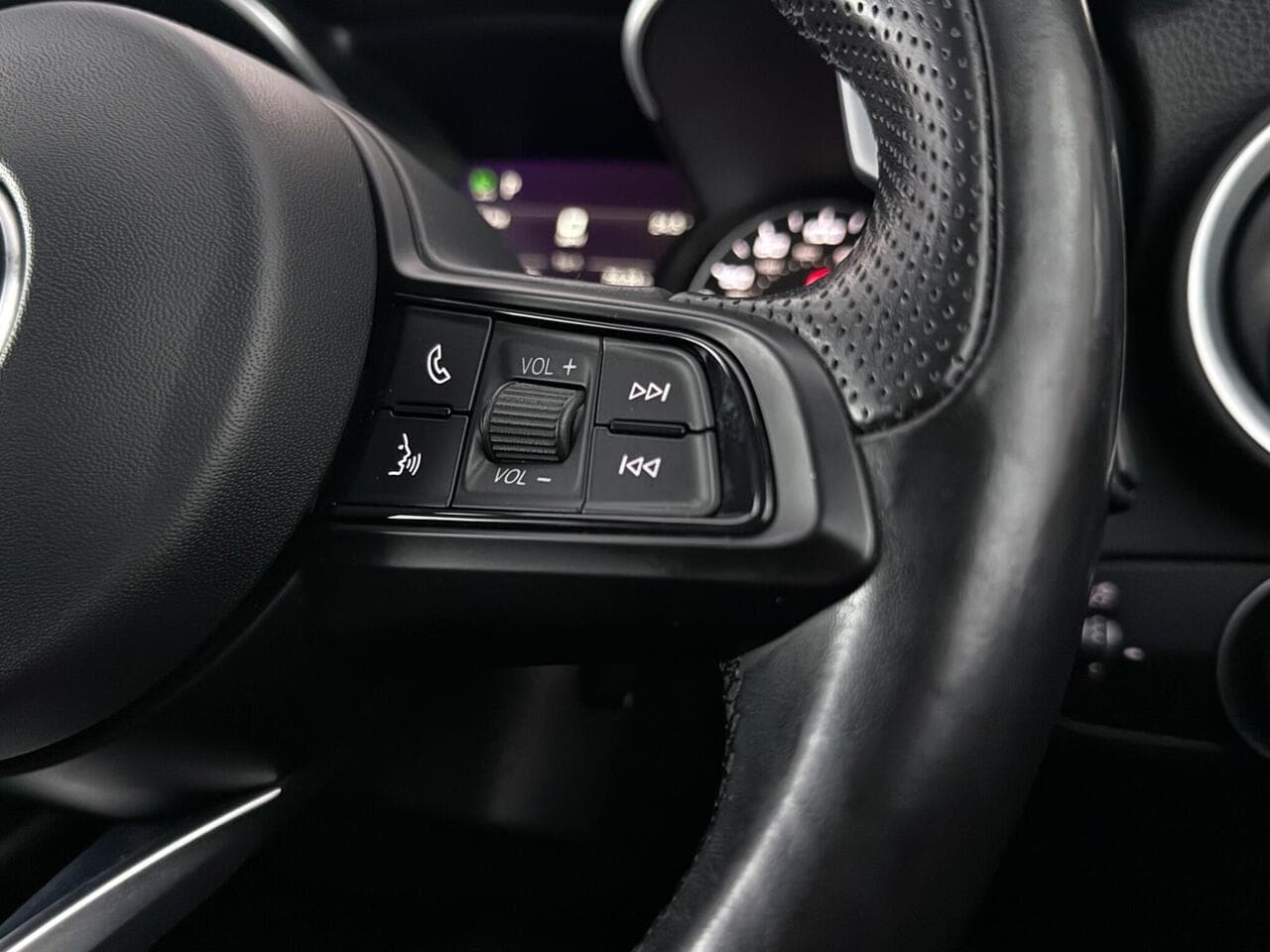 Alfa Romeo Stelvio thumbnail Misc Controls