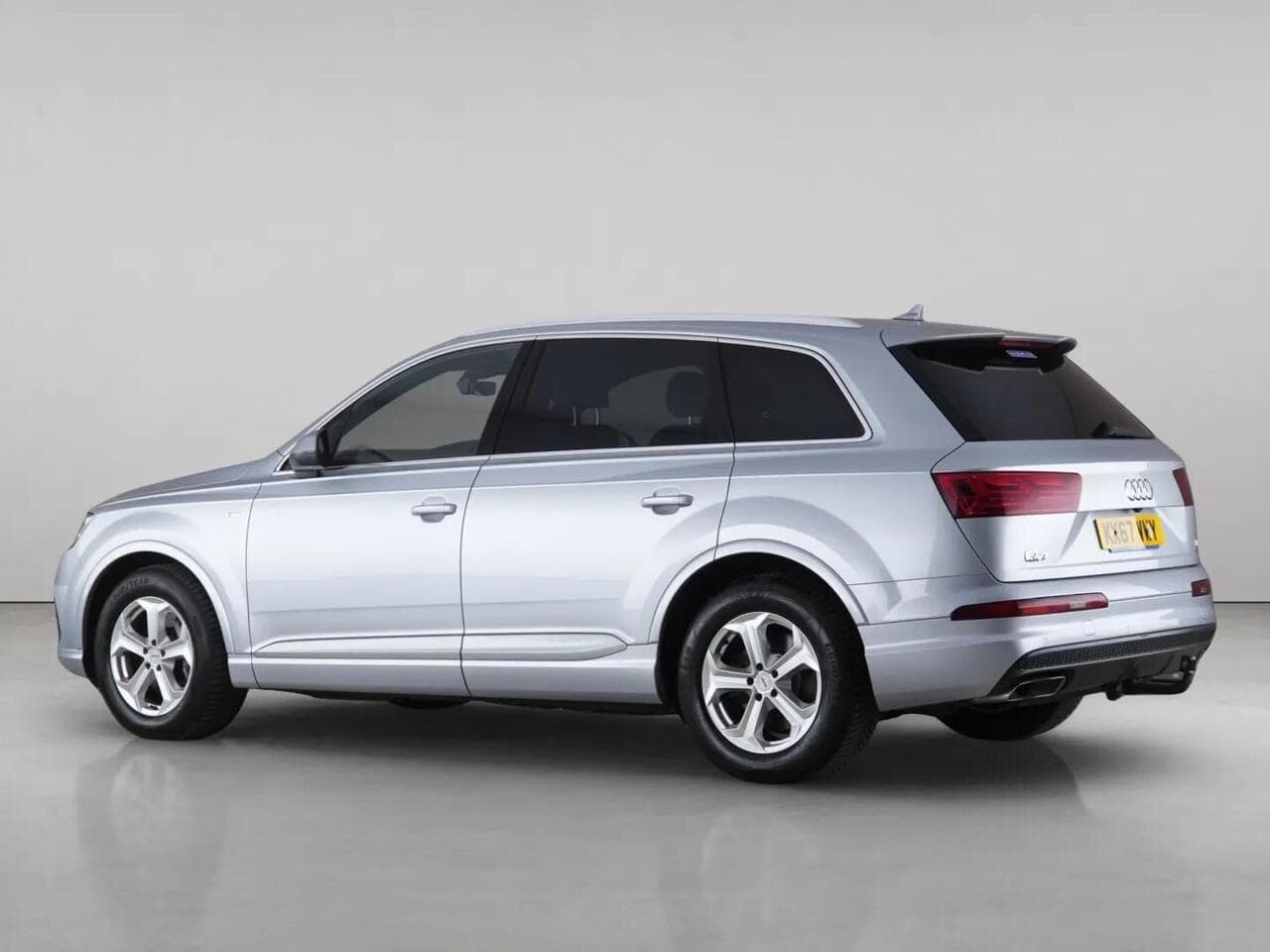 Audi Q7 thumbnail Rear Left