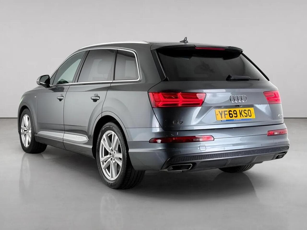 Audi Q7 thumbnail Rear Left