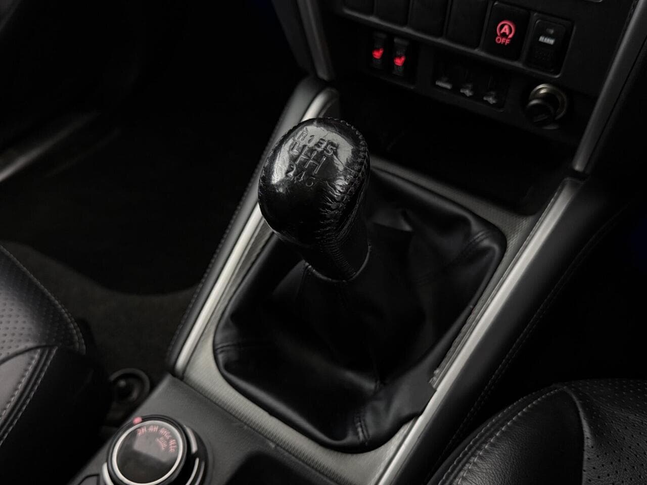 Mitsubishi L200 thumbnail Interior Front