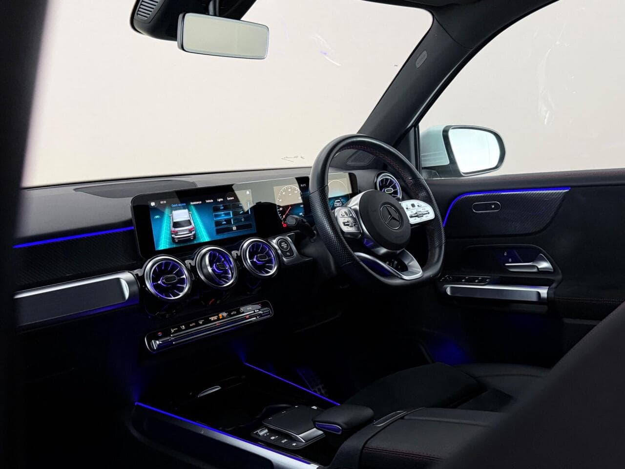 Mercedes-Benz GLB thumbnail Interior Front
