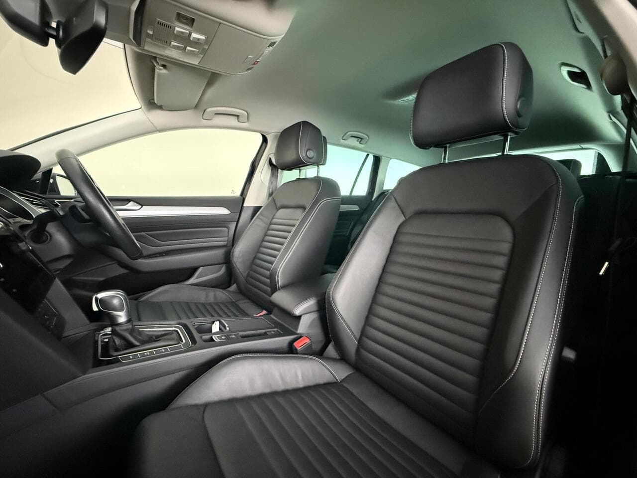 Volkswagen Passat thumbnail Seat Front Passenger