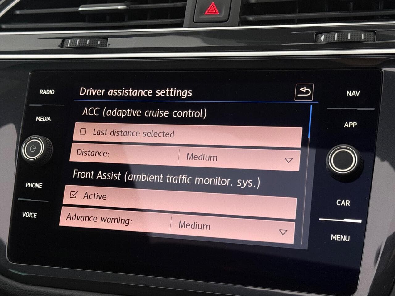 Volkswagen Tiguan thumbnail Infotainment System