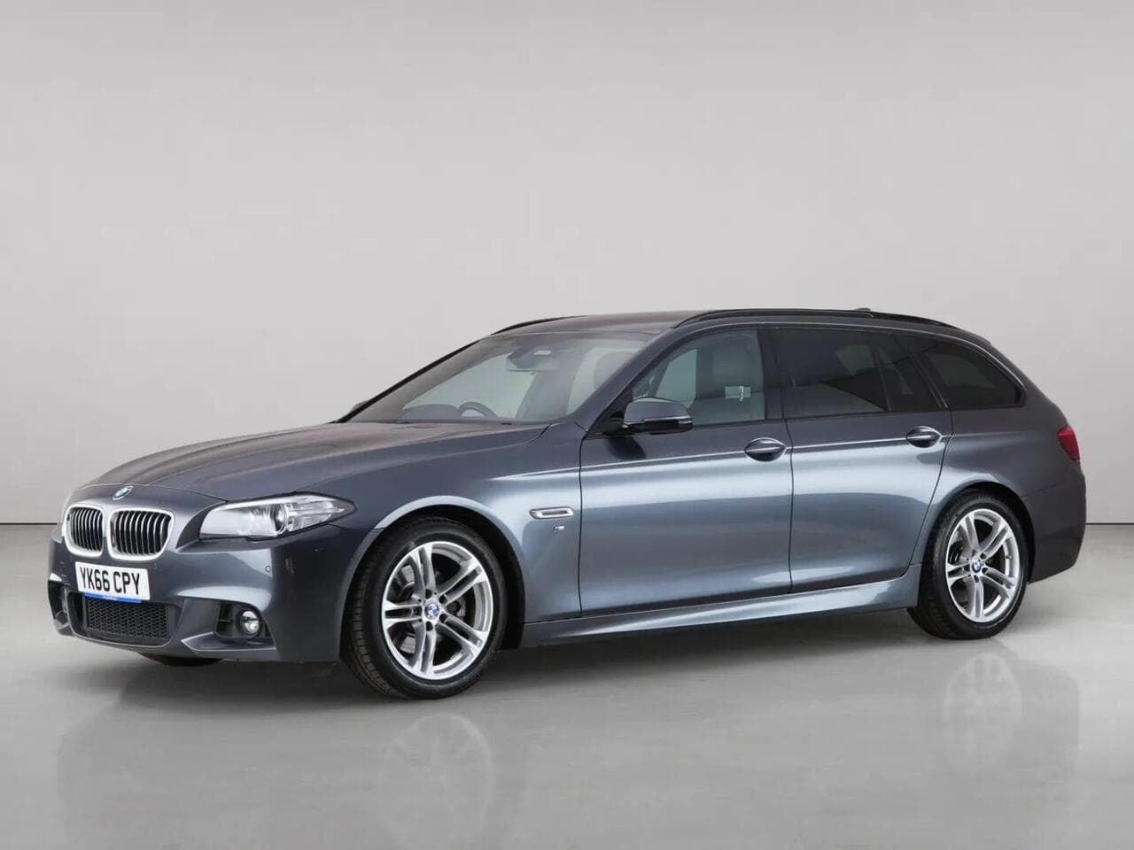 BMW 5 Series thumbnail Front Left