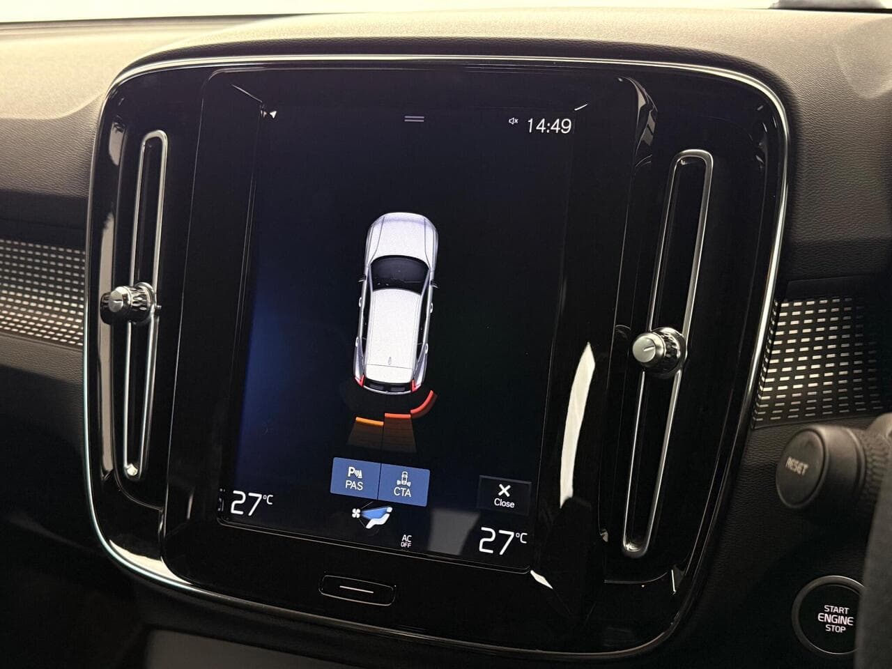 Volvo XC40 thumbnail Infotainment System