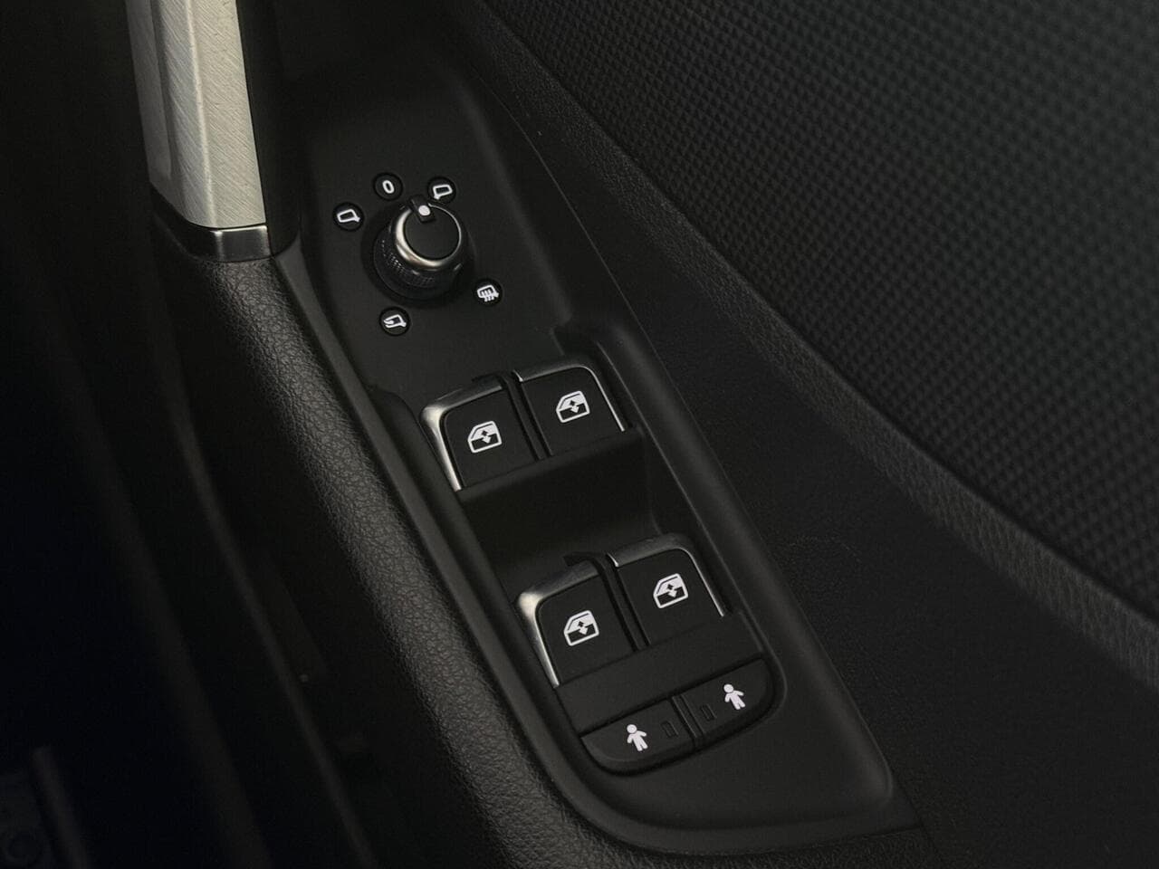 Audi Q2 thumbnail Misc Controls