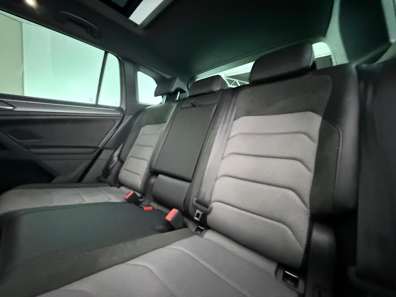 Volkswagen Tiguan thumbnail Seats Rear