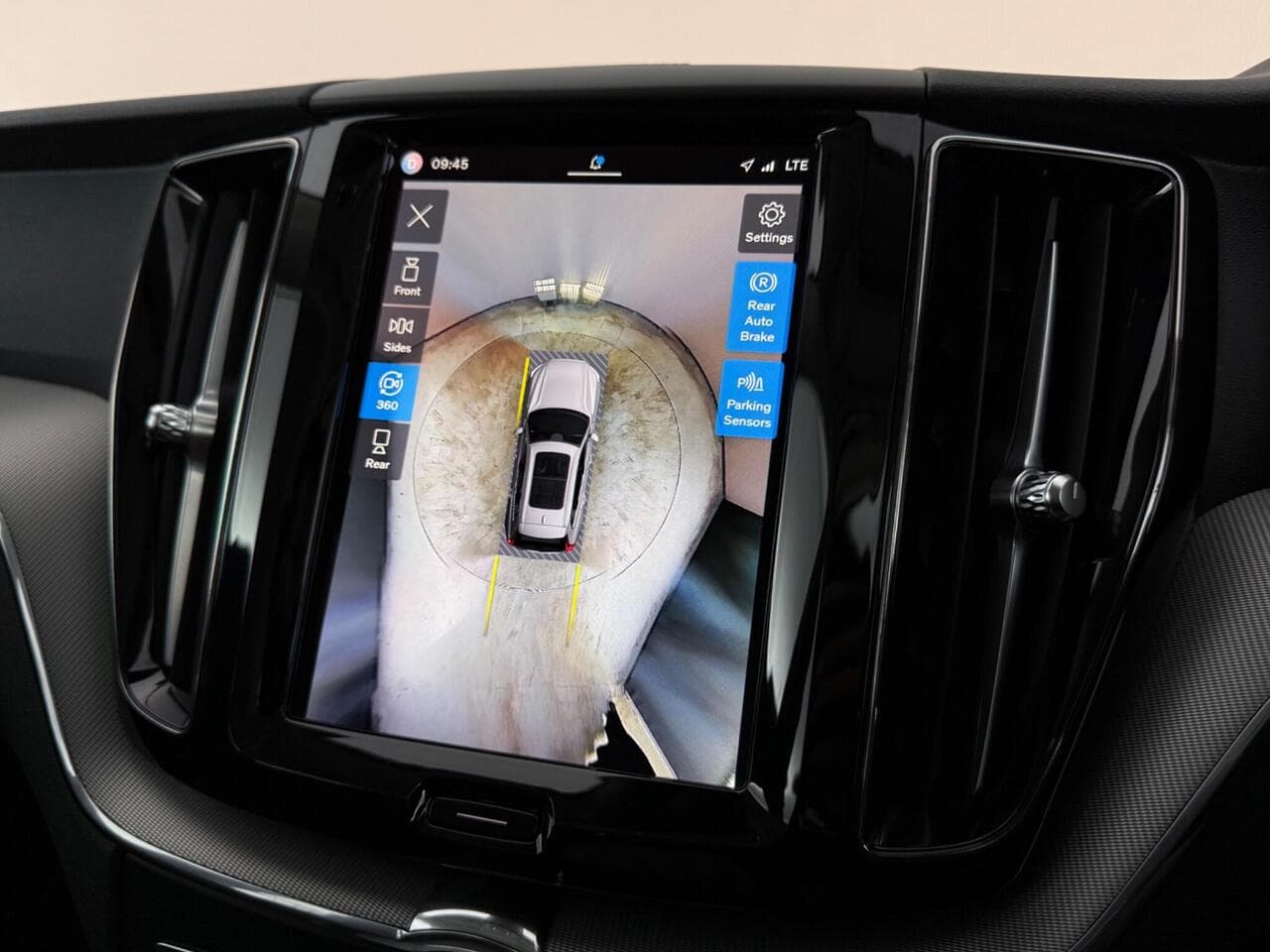 Volvo XC60 thumbnail Infotainment System