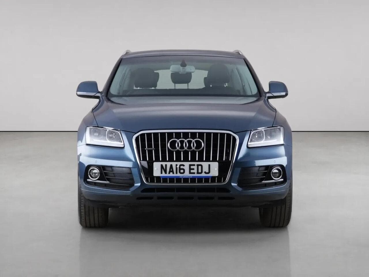 Audi Q5 thumbnail Front