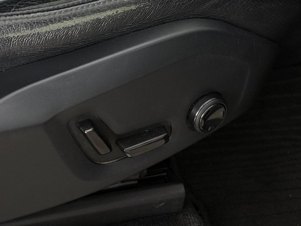 Volvo XC90 thumbnail Misc Controls