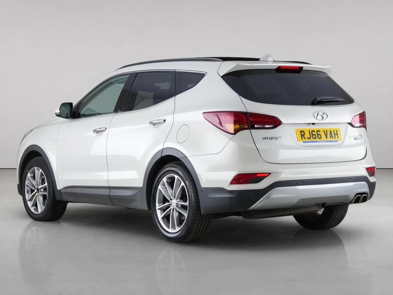 Hyundai Santa Fe thumbnail Rear Left