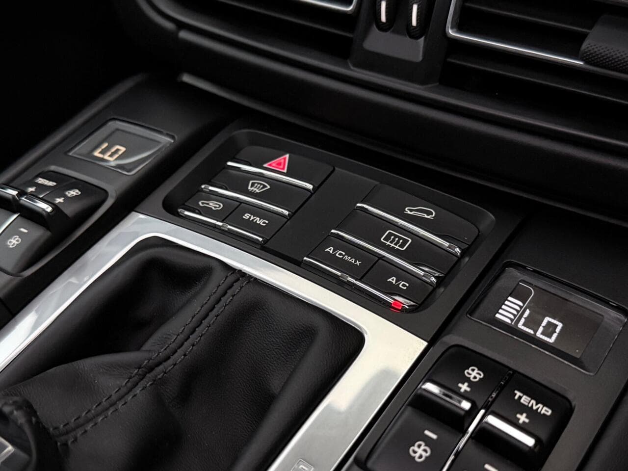 Porsche Macan thumbnail Misc Controls