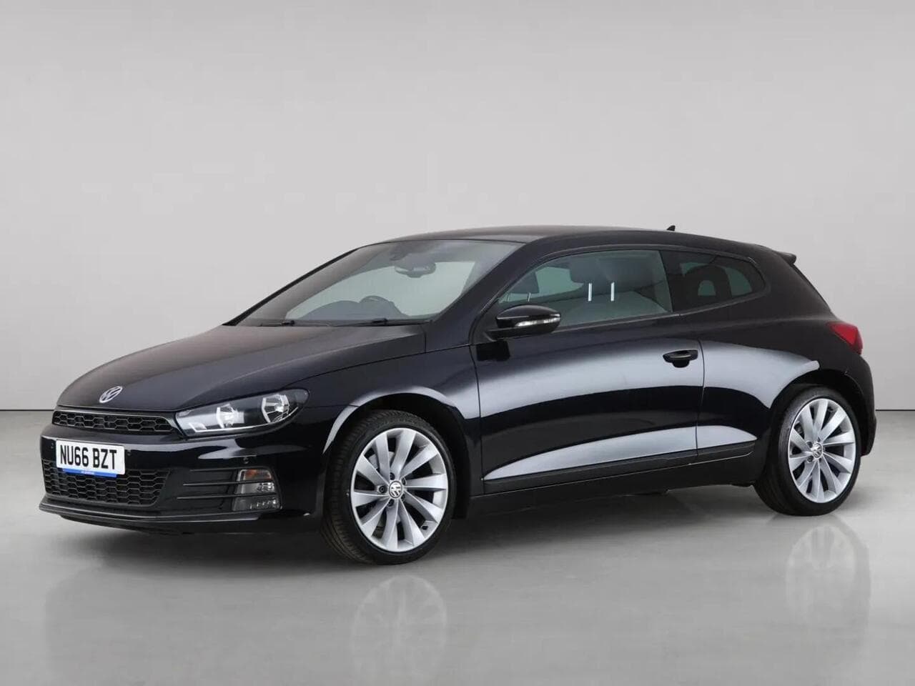 Volkswagen Scirocco thumbnail Front Left