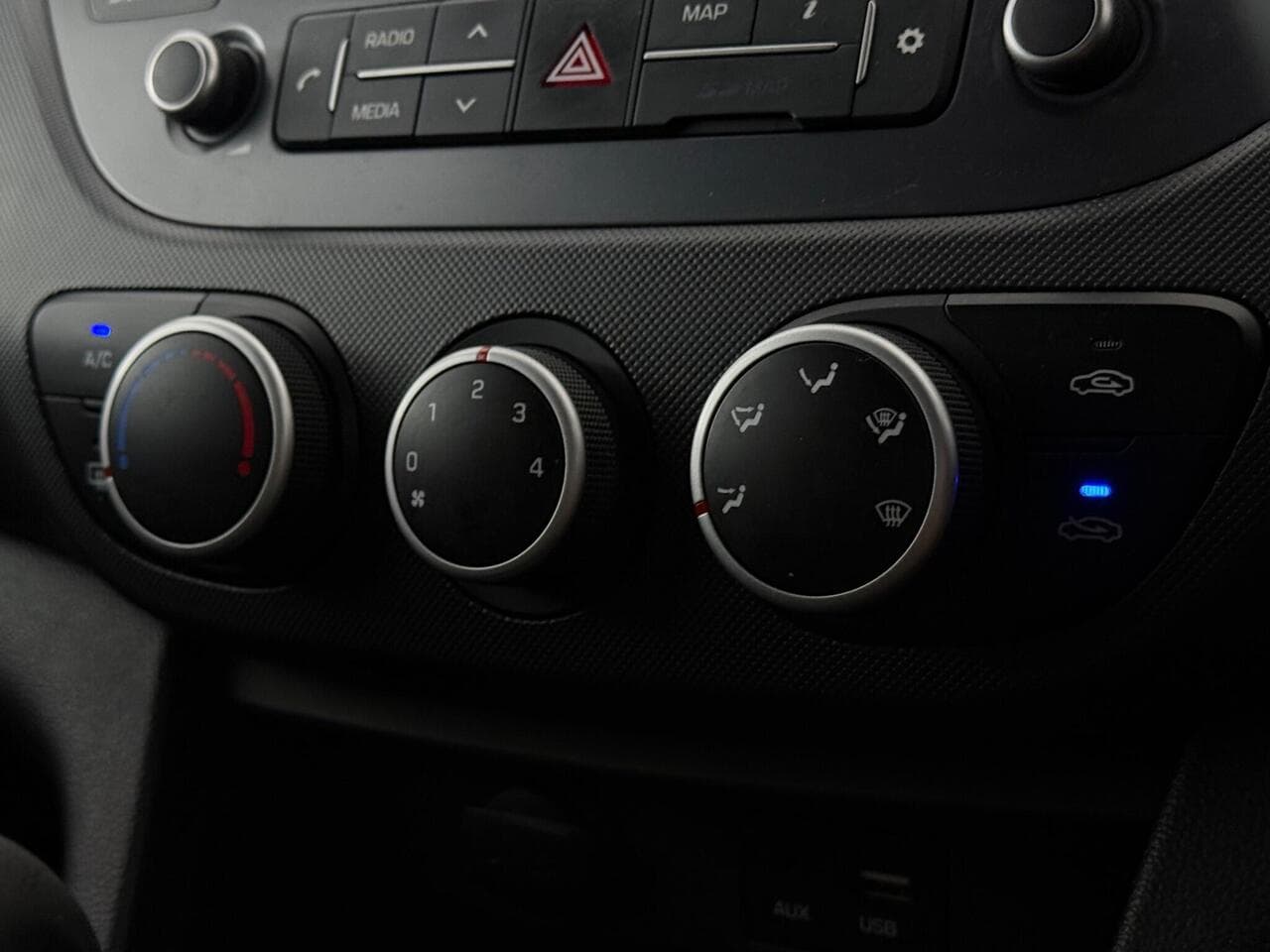 Hyundai i10 thumbnail Misc Controls
