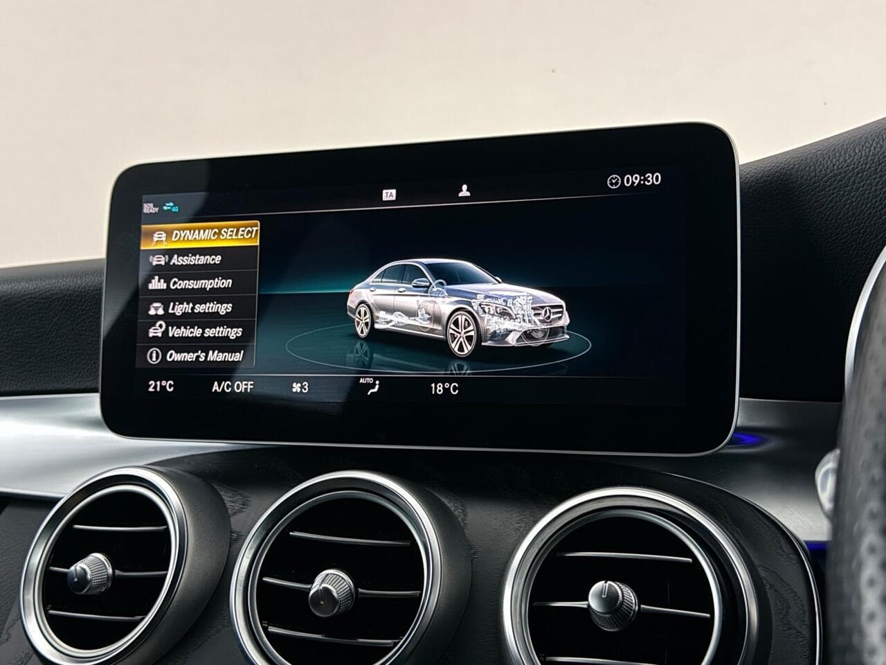 Mercedes-Benz C Class thumbnail Infotainment System