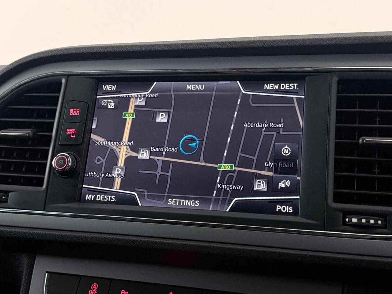 SEAT Leon thumbnail Infotainment System