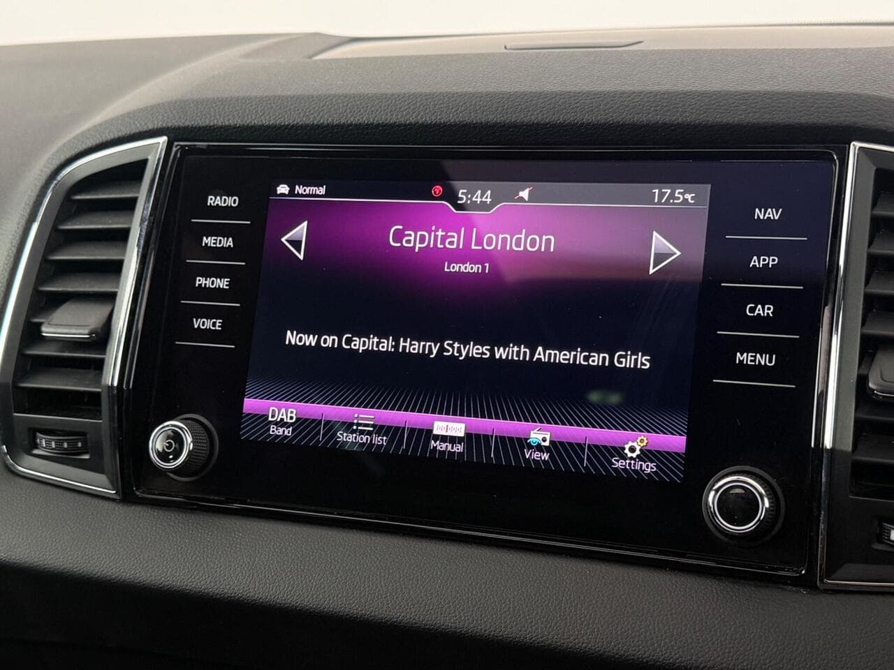 Skoda Karoq thumbnail Infotainment System