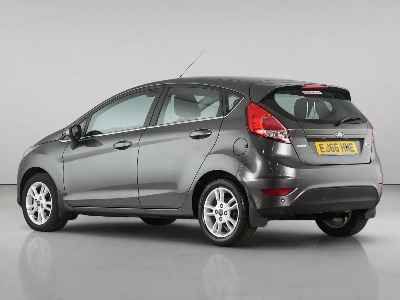 Ford Fiesta thumbnail Rear Left