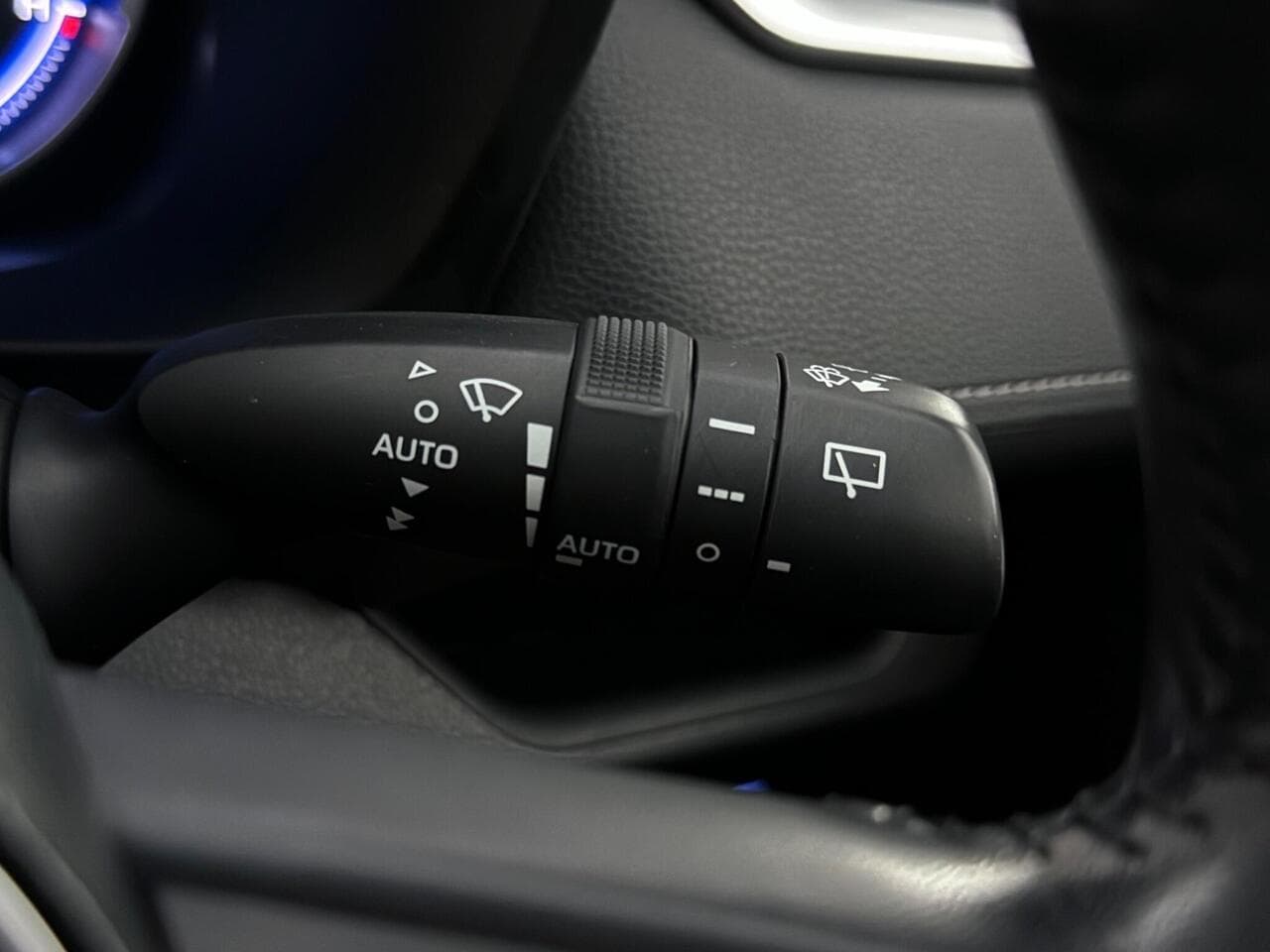 Toyota RAV4 thumbnail Misc Controls